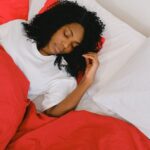 "Warum schlafen Arme und Beine ein: Erfahren Sie mehr über die Ursachen"