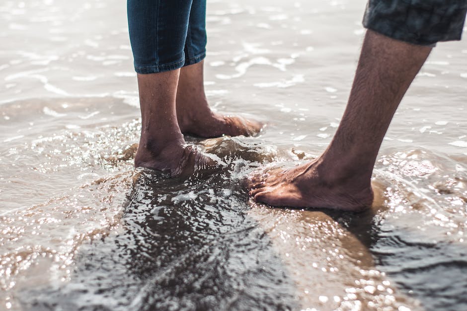  Hilfe bei Wasseransammlungen in den Beinen im Sommer