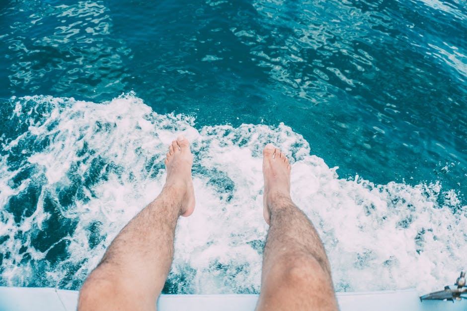 natürliche Mittel gegen Wasser in den Beinen im Sommer